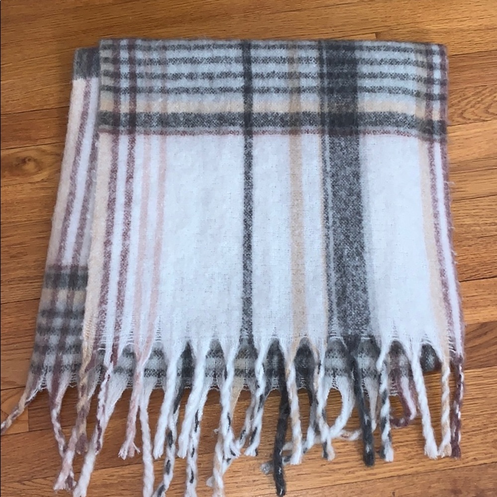 Abercrombie and Fitch Blanket Scarf